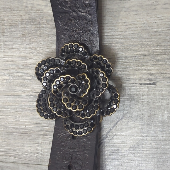 Vintage Fossil Rhinestone Rose Buckle Black Leather Belt - Picture 2 of 8